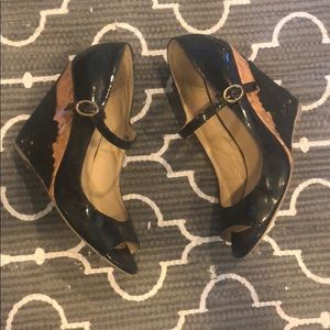 Adorable wedges with lace